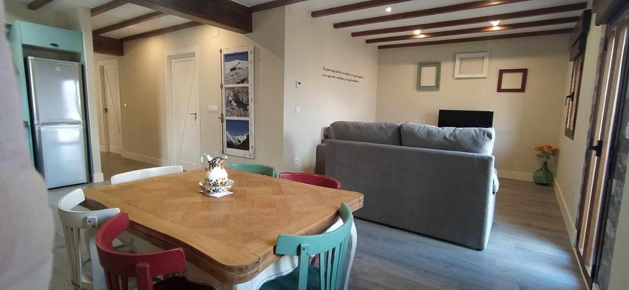 Apartamentos La Rosa Y El Pastor Guijo de Santa Bárbara Exteriör bild