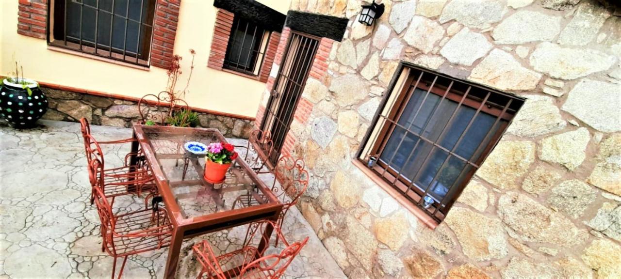 Apartamentos La Rosa Y El Pastor Guijo de Santa Bárbara Exteriör bild