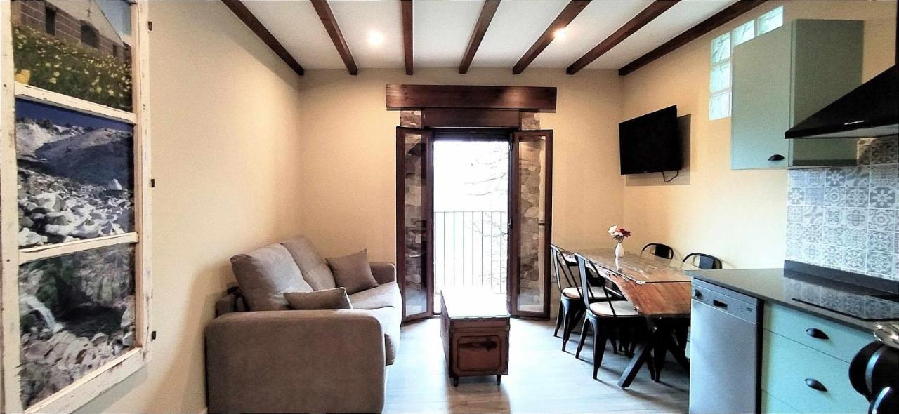 Apartamentos La Rosa Y El Pastor Guijo de Santa Bárbara Rum bild