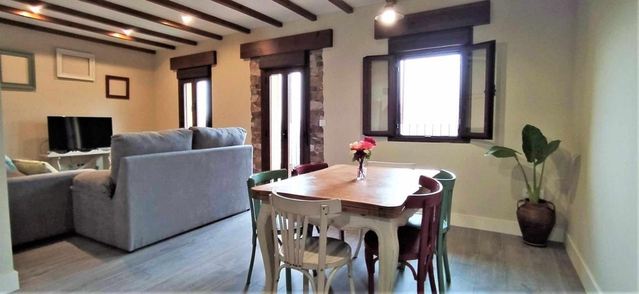 Apartamentos La Rosa Y El Pastor Guijo de Santa Bárbara Rum bild