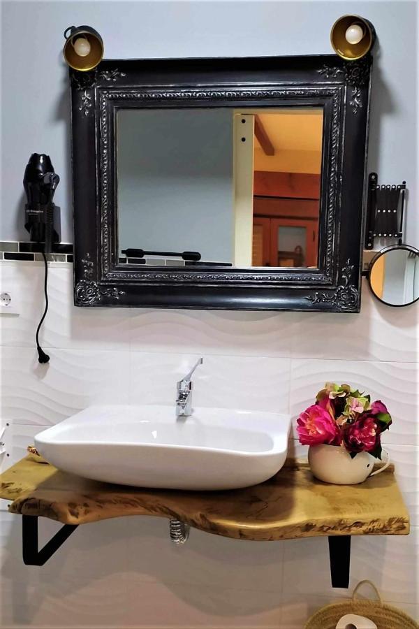 Apartamentos La Rosa Y El Pastor Guijo de Santa Bárbara Rum bild