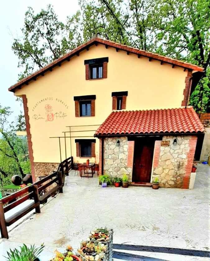 Apartamentos La Rosa Y El Pastor Guijo de Santa Bárbara Rum bild